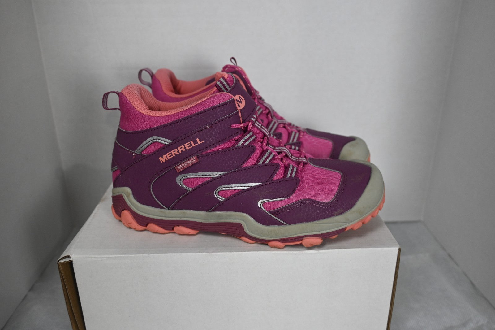 Merrell Chameleon Sunrise kids boots size 4.5