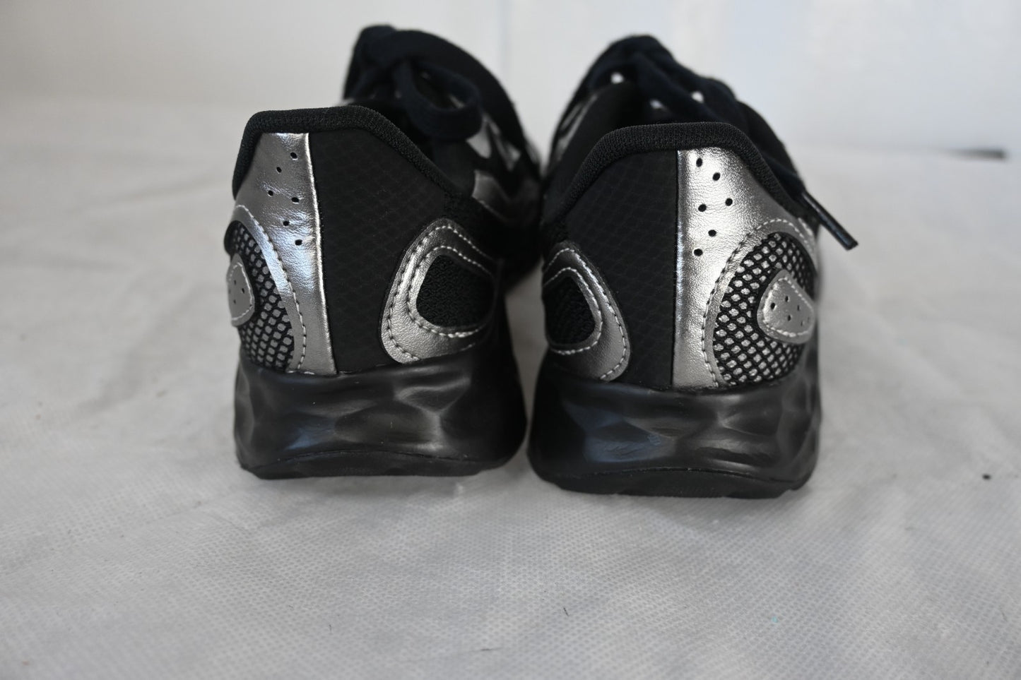 New Balance Arashi size 6.5